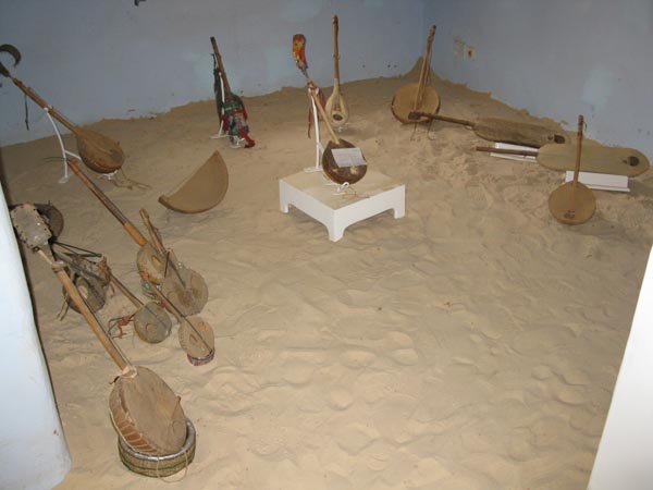 nigerischeinstrument2photosdurftichmachen.jpg